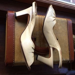 Bruno Magli vintage pumps cream slingback heel